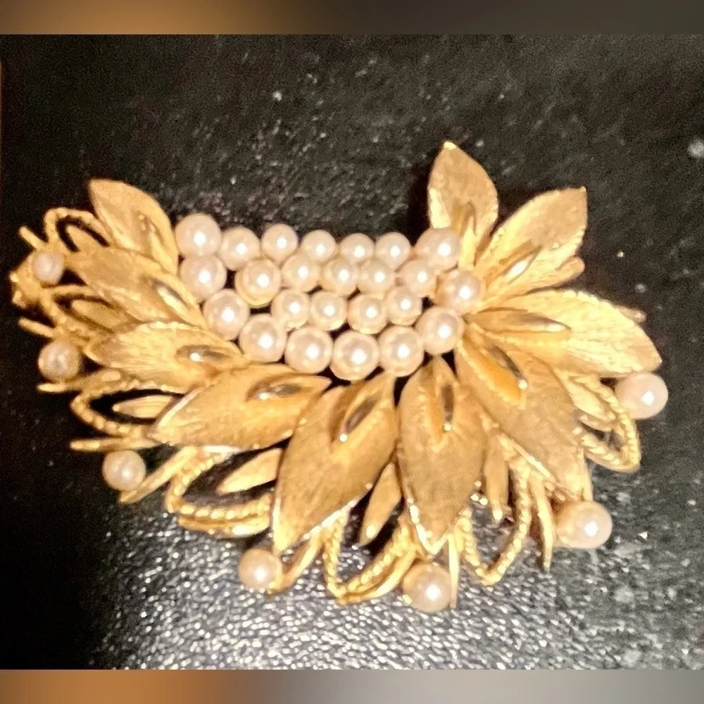 Vintage Gold Faux Pearl Leaf Brooch Pin Mid Century Modern MCM Grannycore 2”